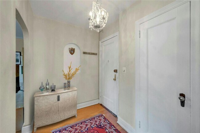 Foto del edificio - 280 Bronxville Rd