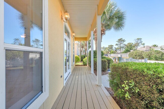 Building Photo - Enjoy the beach lifestyle!!