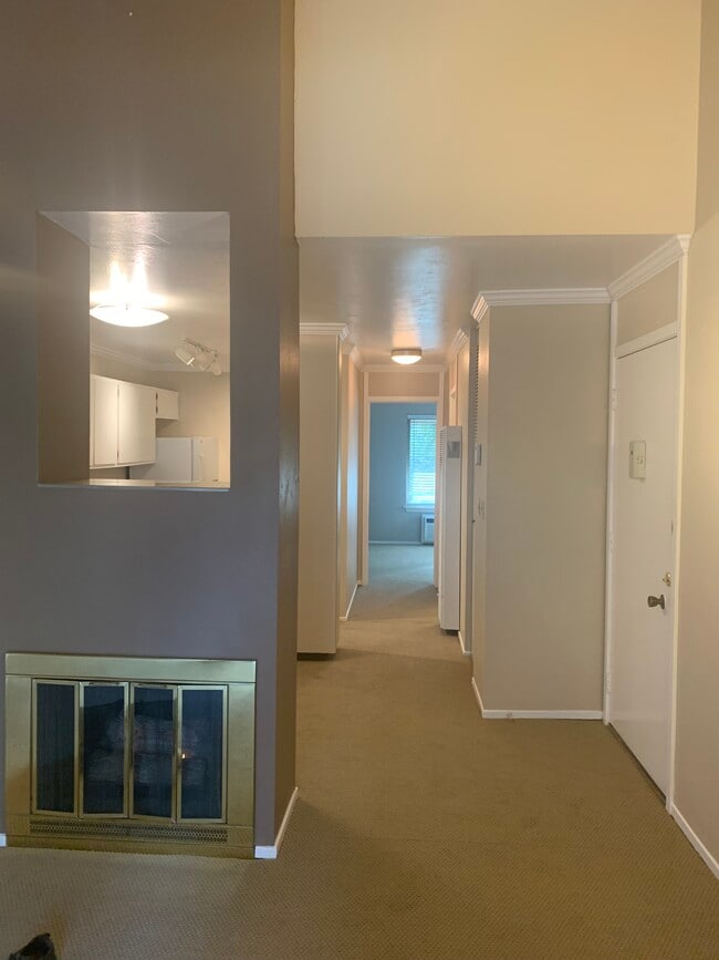 Building Photo - 2738 Oak Rd