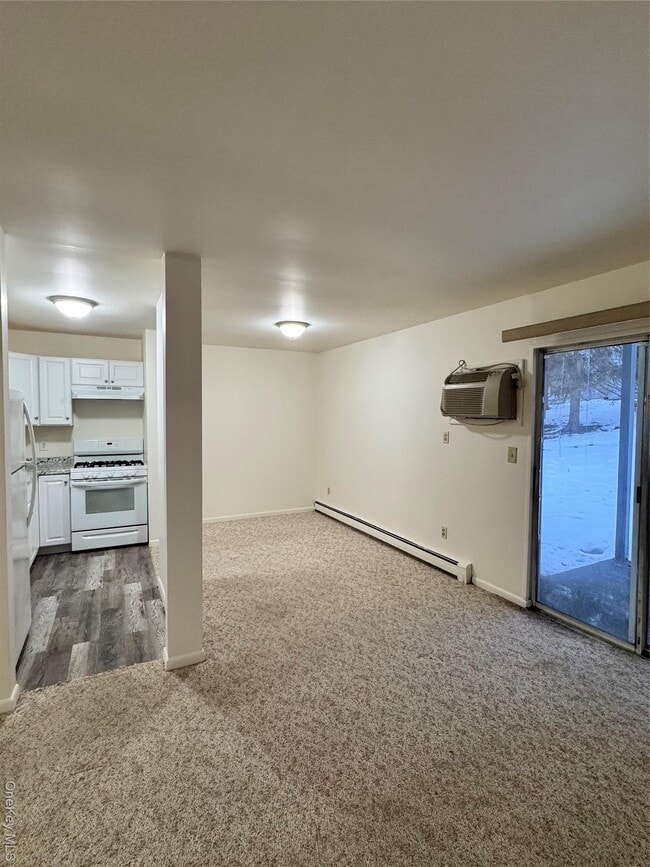 Building Photo - 15 Fern Ct