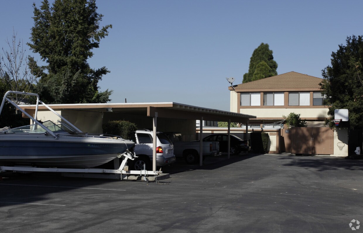 Building Photo - 2121 Tustin Ave