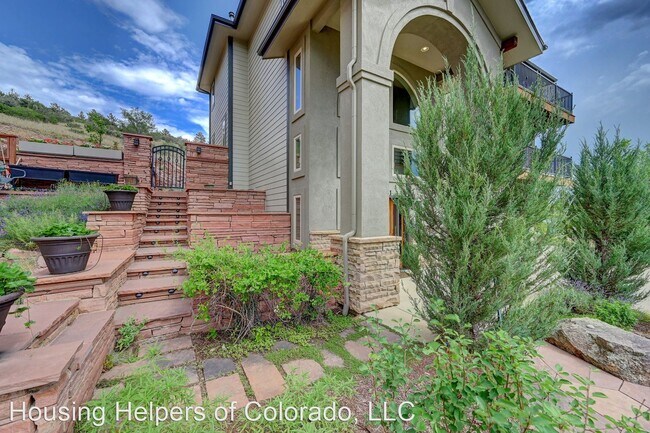 Building Photo - 4 br, 4.5 bath House - 621 1st Ave