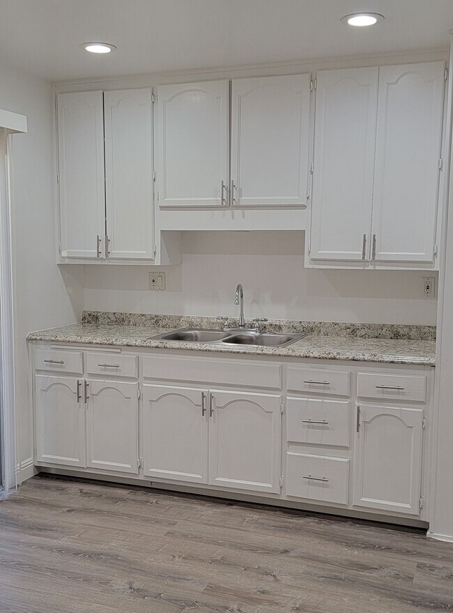 Foto del edificio - 8404 Walker St