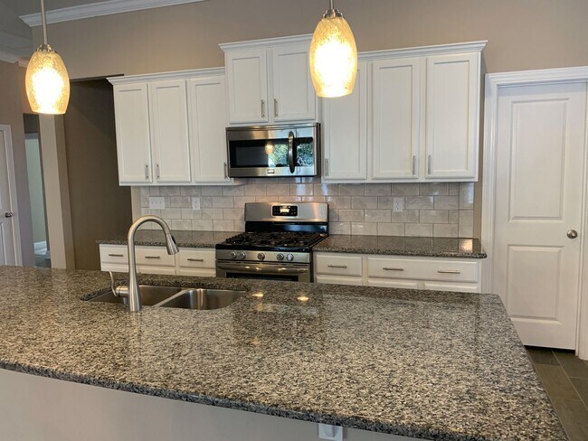 Building Photo - Three-Bedroom, Two-Bath, 1,700 sq ft Home,...