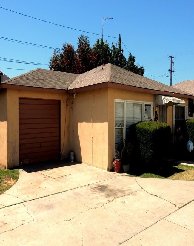 Foto del edificio - 14000-14004 Yukon Ave