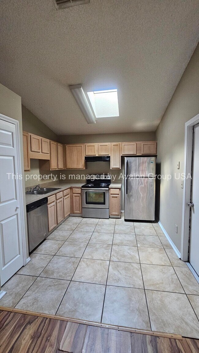 Foto del edificio - 10160 Geni Hill Cir N