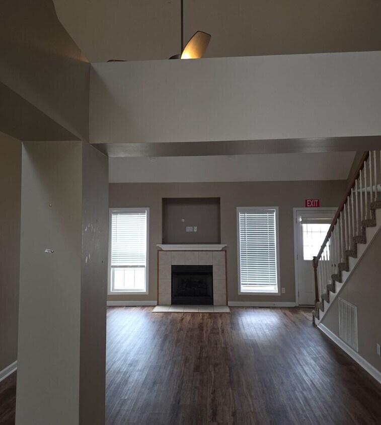 Building Photo - Spacious 4 Bedroom Home with Garage on Corner Lot