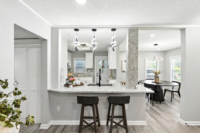 Foto del edificio - 2039 Dellwood Ave