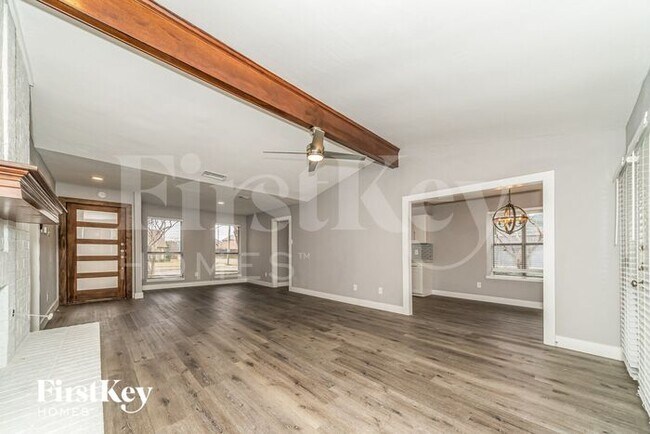 Foto del edificio - 2626 Fallcreek Dr