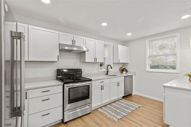 Building Photo - 301 Suncrest St