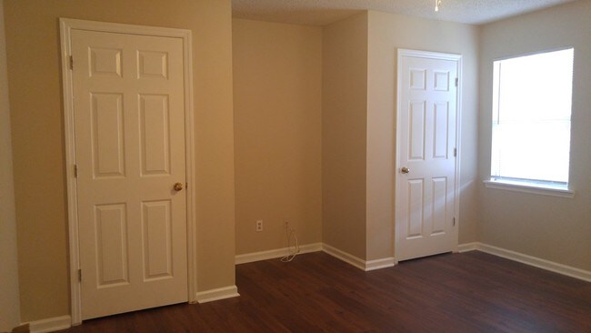 Building Photo - 113 Augusta Ct