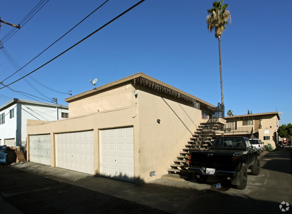 Building Photo - 228 W Wilson Ave