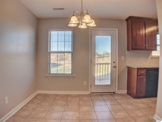 Foto del edificio - 639 St Clair Ln