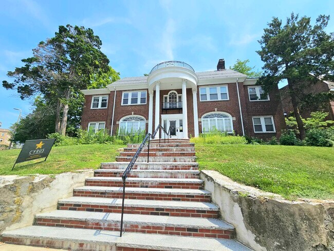 Building Photo - 332 Jamaicaway