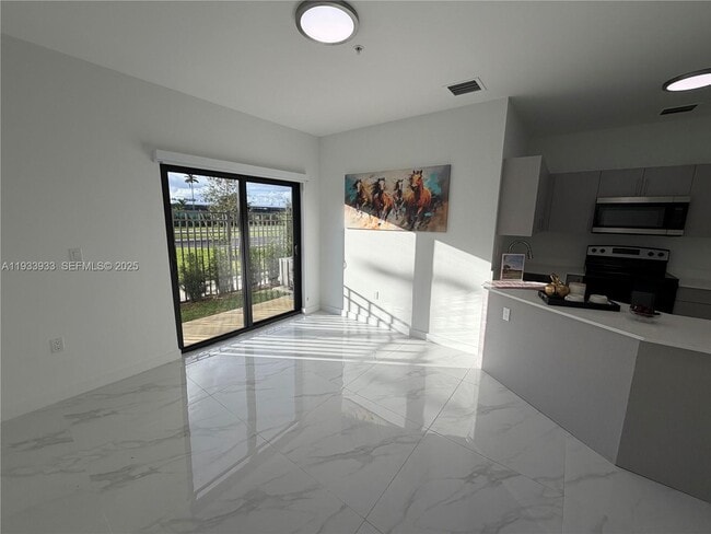 Foto del edificio - 2312 E 4th Ave