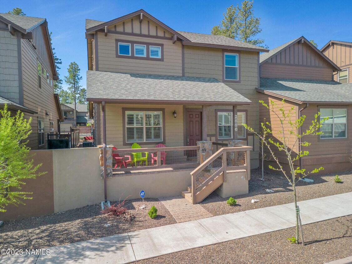 Primary Photo - 2886 W Presidio Dr
