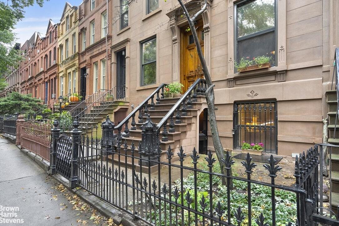 Primary Photo - Spacious Garden apt. w/Yard & Office
