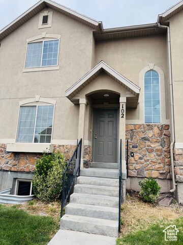 Primary Photo - 224 CRESCENT N Vw