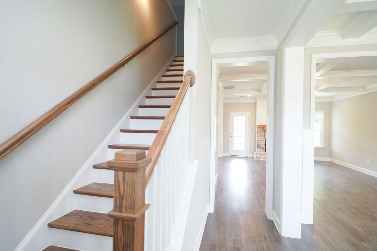 Comfort and convenience in this 4 bedroom House Rental in