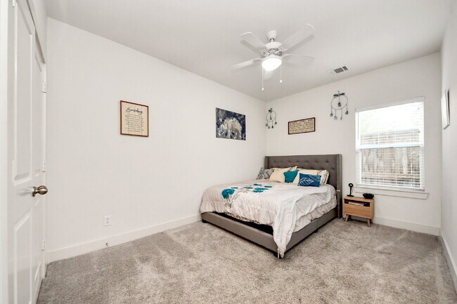 Foto del edificio - 3 Bedroom Houston Rental Home in Gated Community near Griggs Road