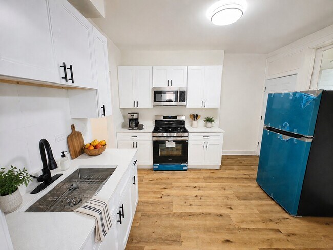 Building Photo - 6807 S Artesian Ave
