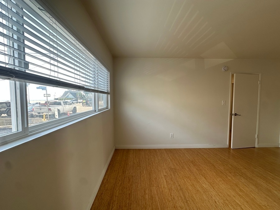 Primary Photo - 21 Thornton Ave