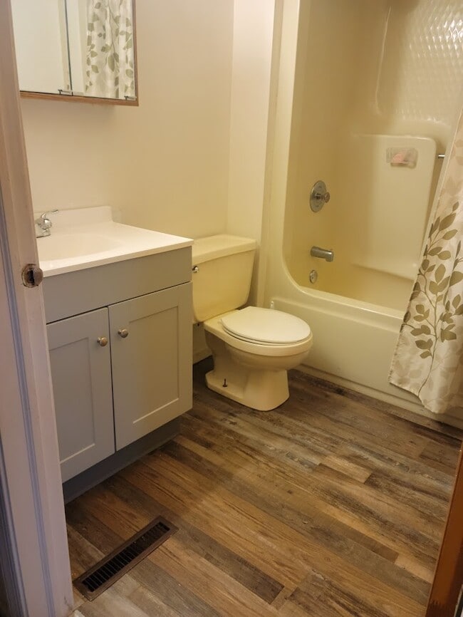 Building Photo - 21 Rosemont Ct