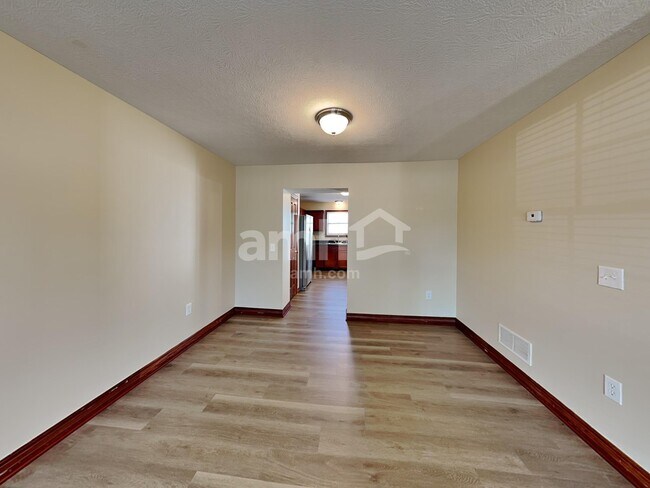 Building Photo - 231 Oakford St