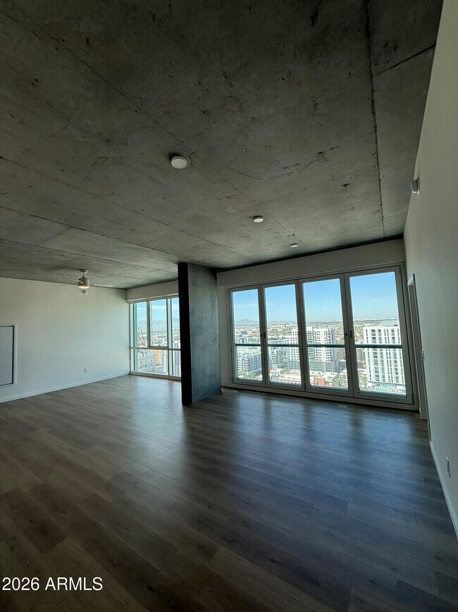 Foto del edificio - 777 N Central Ave