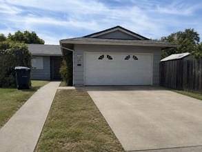Building Photo - 6741 Cherrywood Cir