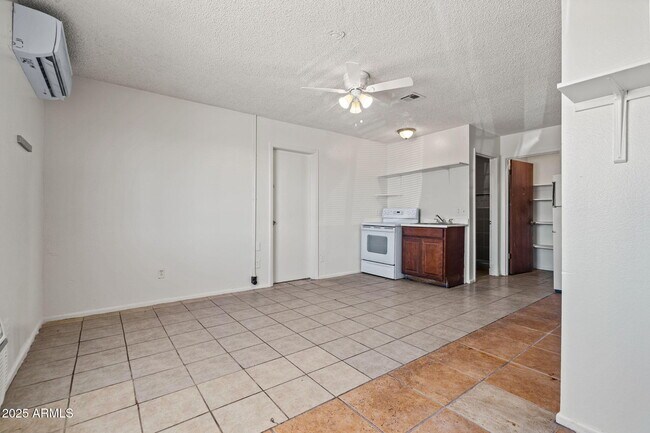 Foto del edificio - 576 N San Marcos Dr