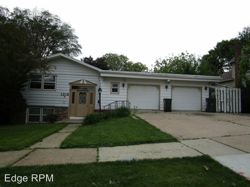 Primary Photo - 1315 College St