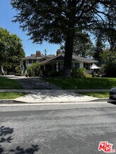 Building Photo - 130 S Bowling Green Way