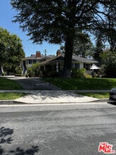 Building Photo - 130 S Bowling Green Way