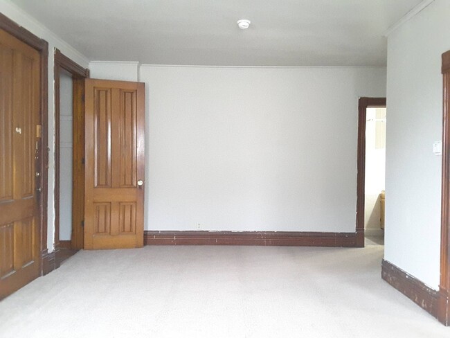 Foto del edificio - 410 E Madison St