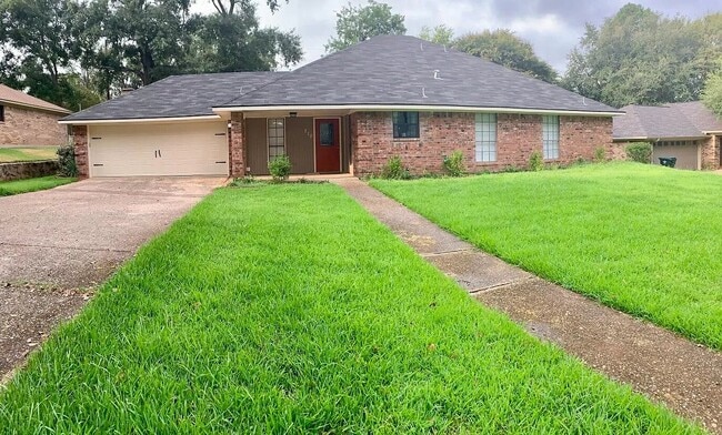 Building Photo - 710 Carriage Dr