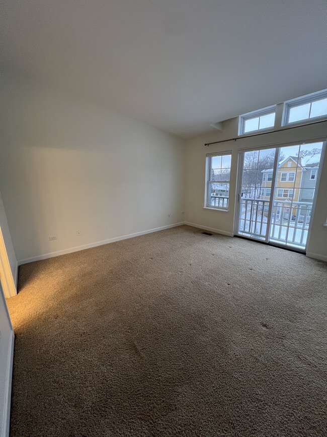 Building Photo - 18 Lakeview Pl