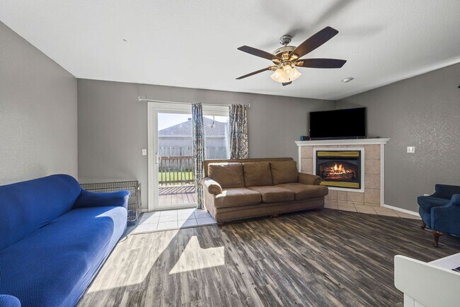 Foto del edificio - Beautiful 3-bedroom 2.5 bath Home in Bento...