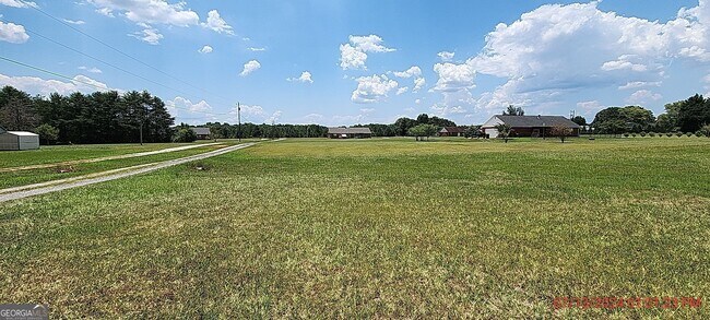 Foto del edificio - 311 Snapping Shoals Rd