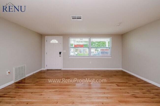 Foto del edificio - Available Now!