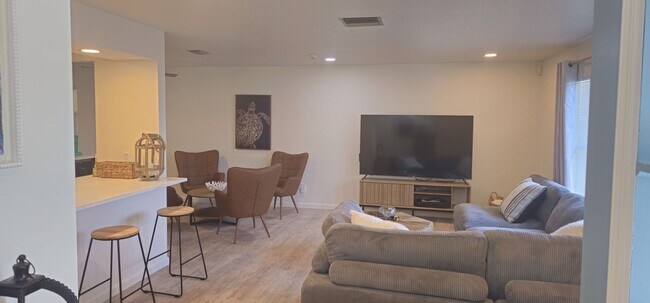 Foto del edificio - $4,800 Per Month FULLY FURNISHED - SATELLITE BEACH FL- MINUTES TO BEACH