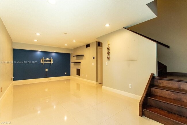 Building Photo - 3 br, 2.5 bath Townhome - 4576 SW 139th Ct