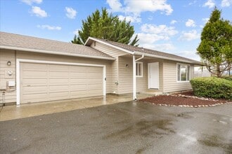 Building Photo - 1371 Star Ct