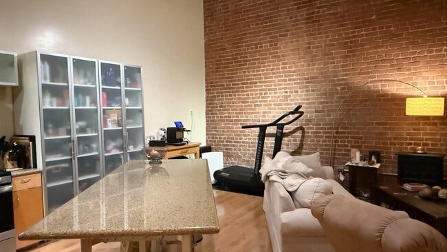 Foto del edificio - 373 4th St