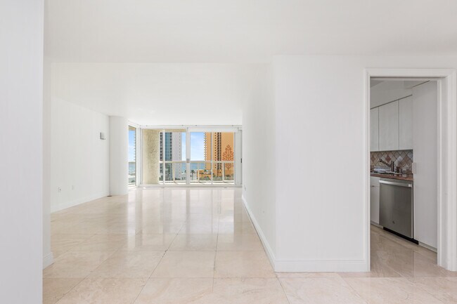 Foto del edificio - 16400 Collins Ave