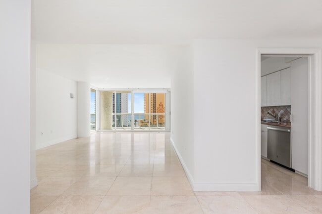 Building Photo - 16400 Collins Ave