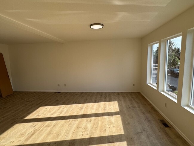 Building Photo - FULLY GUTTED & RENOVATED 4-Bedroom Condo N...