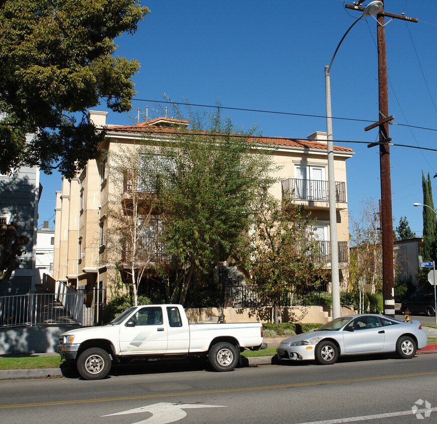 Building Photo - 10833-10835 Camarillo St