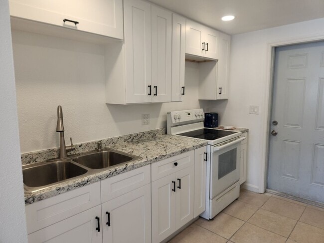 Building Photo - 1105 S Prospect Ave