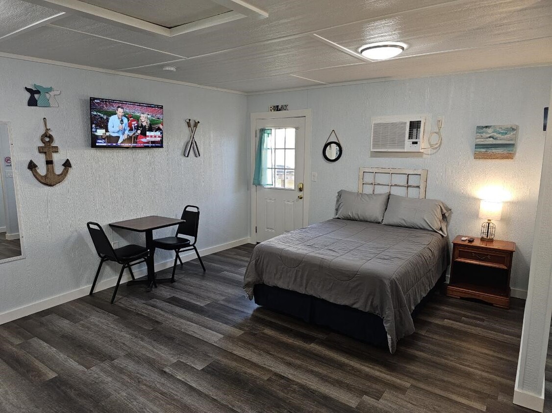 Primary Photo - 202 W E St